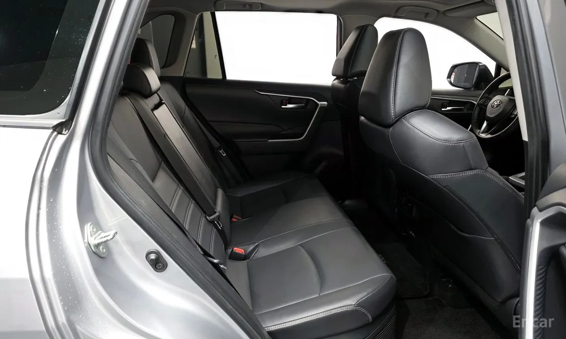 Фото 12 - Toyota RAV4