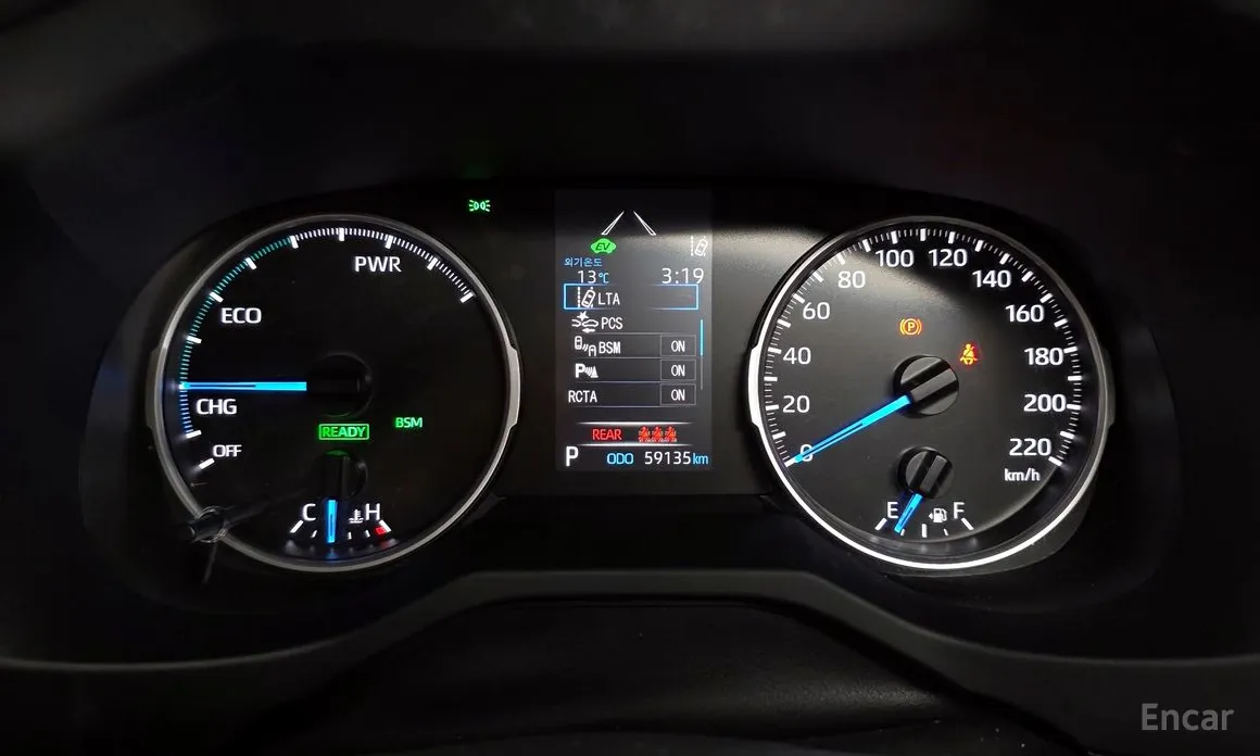 Фото 8 - Toyota RAV4