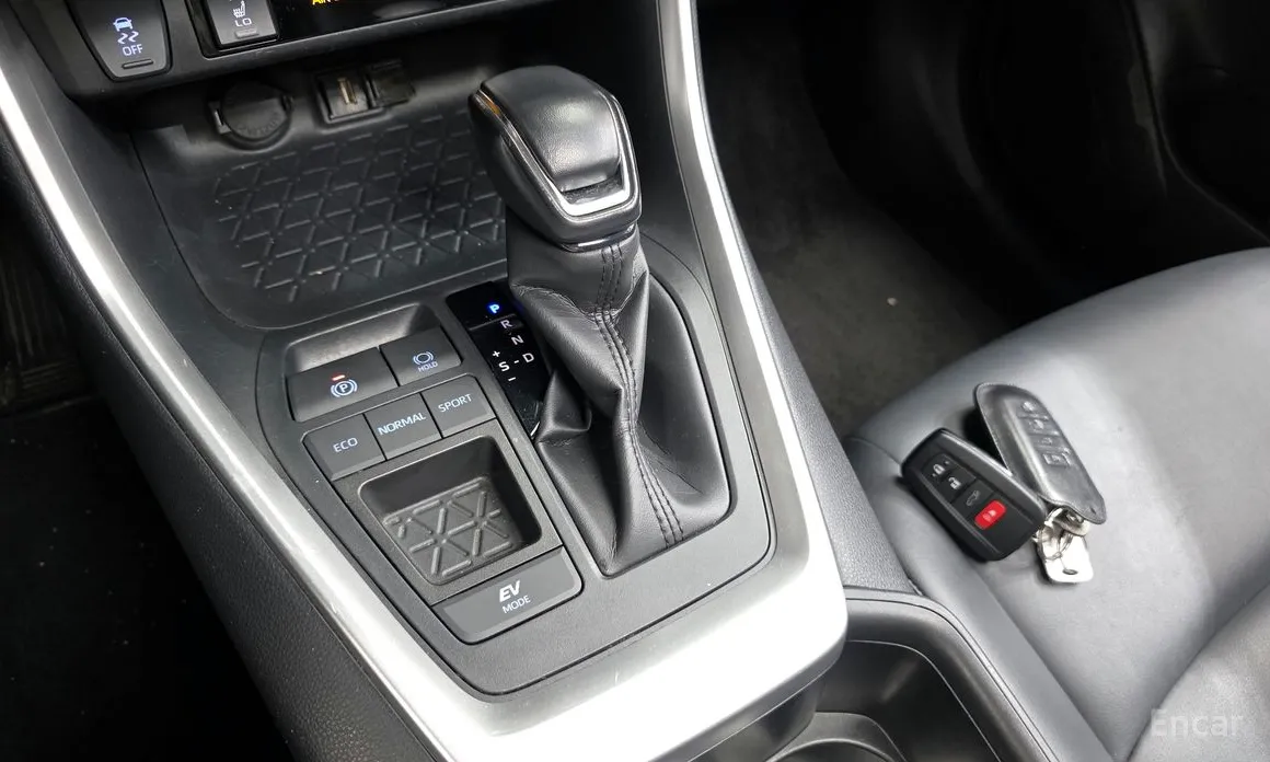 Фото 9 - Toyota RAV4