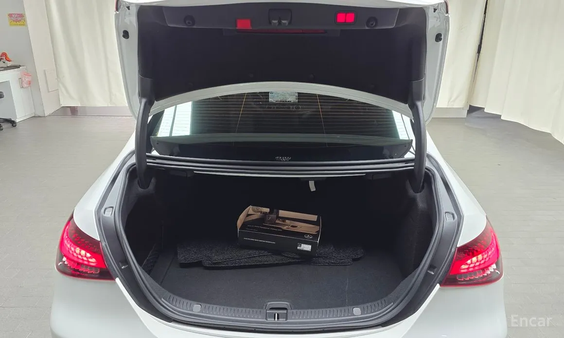 Фото 20 - Mercedes-Benz E-Class