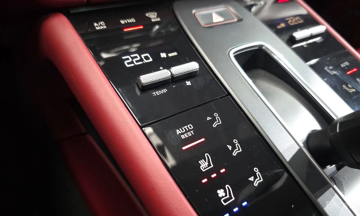 Фото 16 - Porsche Macan