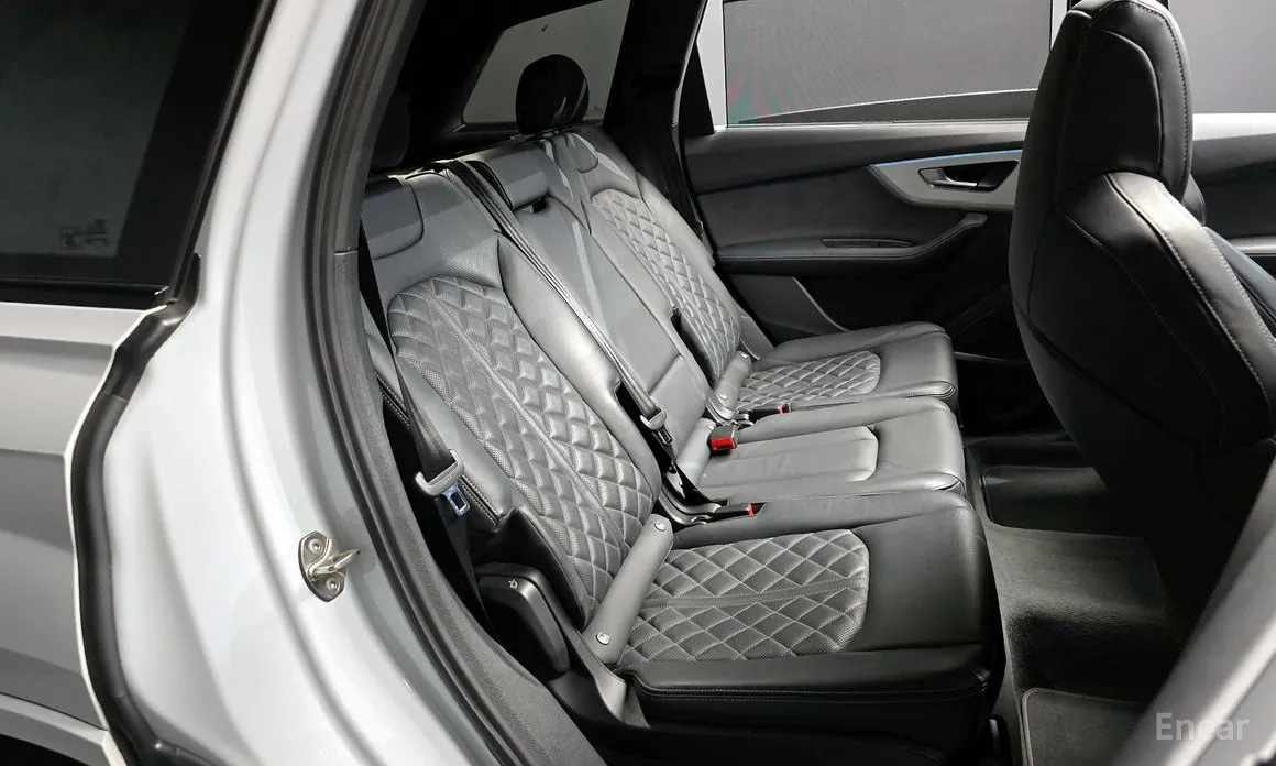 Фото 12 - Audi Q7