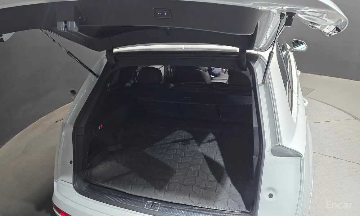 Фото 20 - Audi Q7