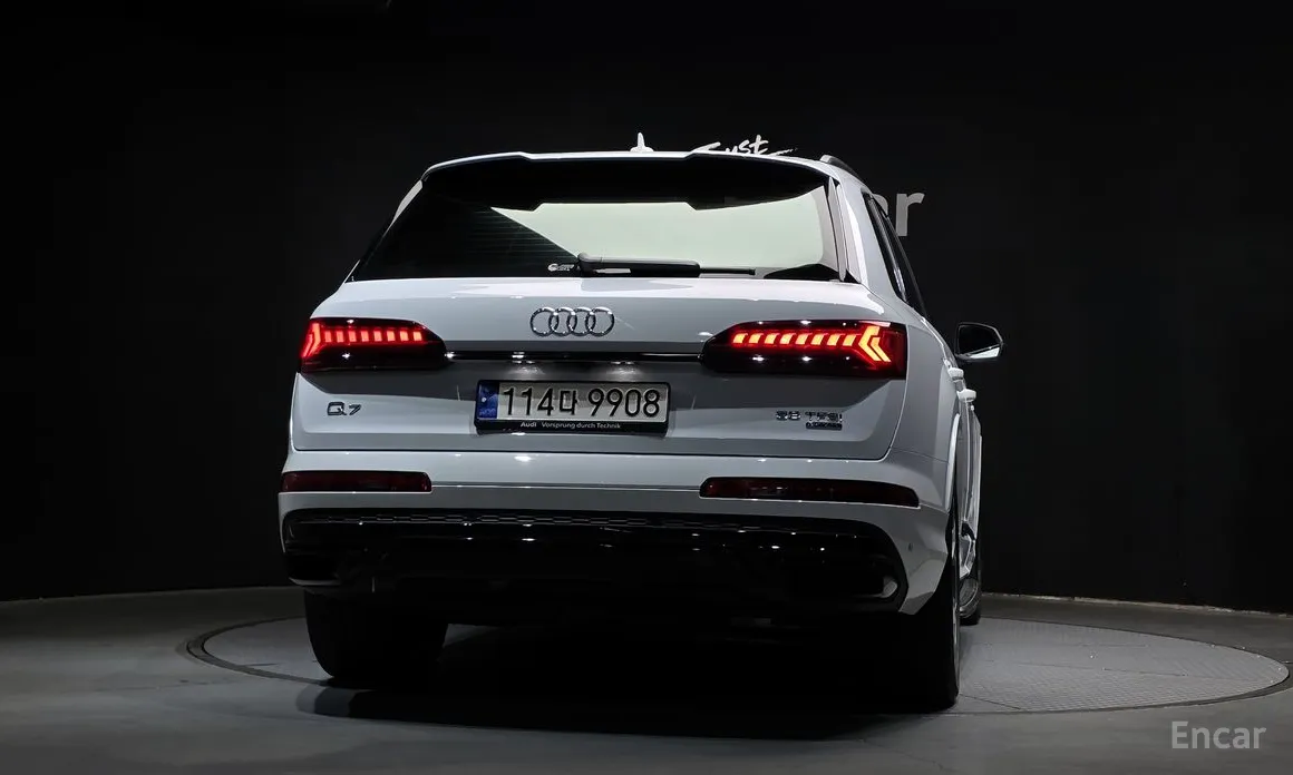 Фото 4 - Audi Q7