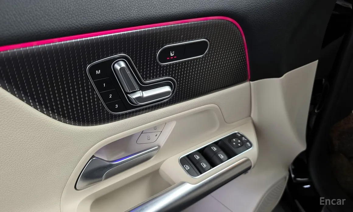 Фото 14 - Mercedes-Benz GLA-Class