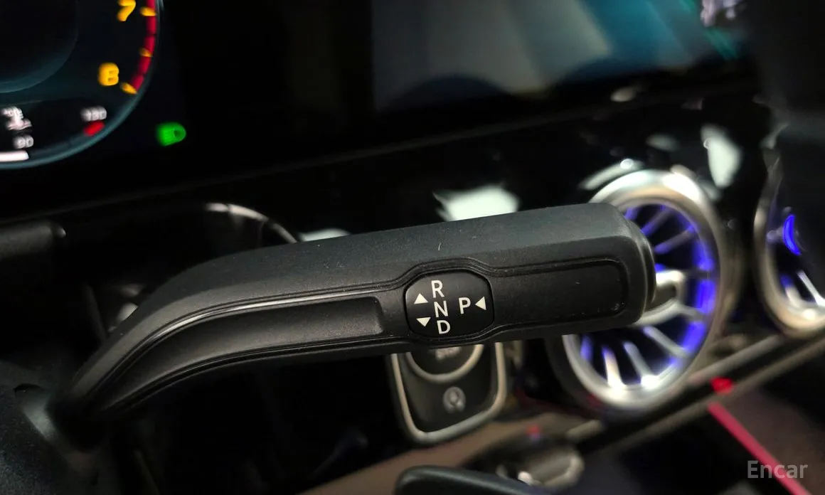 Фото 9 - Mercedes-Benz GLA-Class