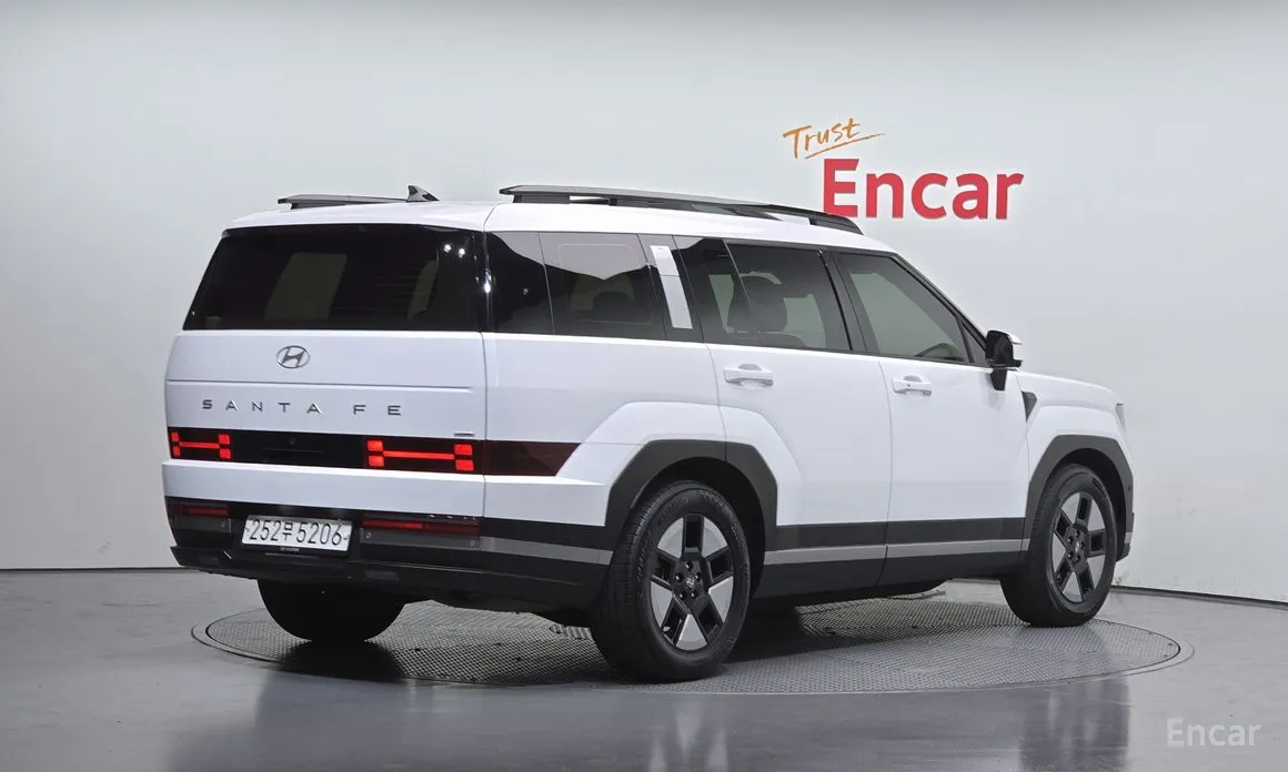 Фото 2 - Hyundai Santa Fe