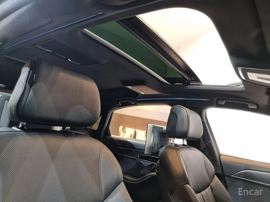 Фото 12 - Audi A8