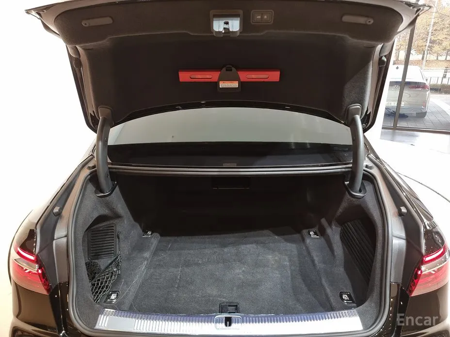 Фото 13 - Audi A8