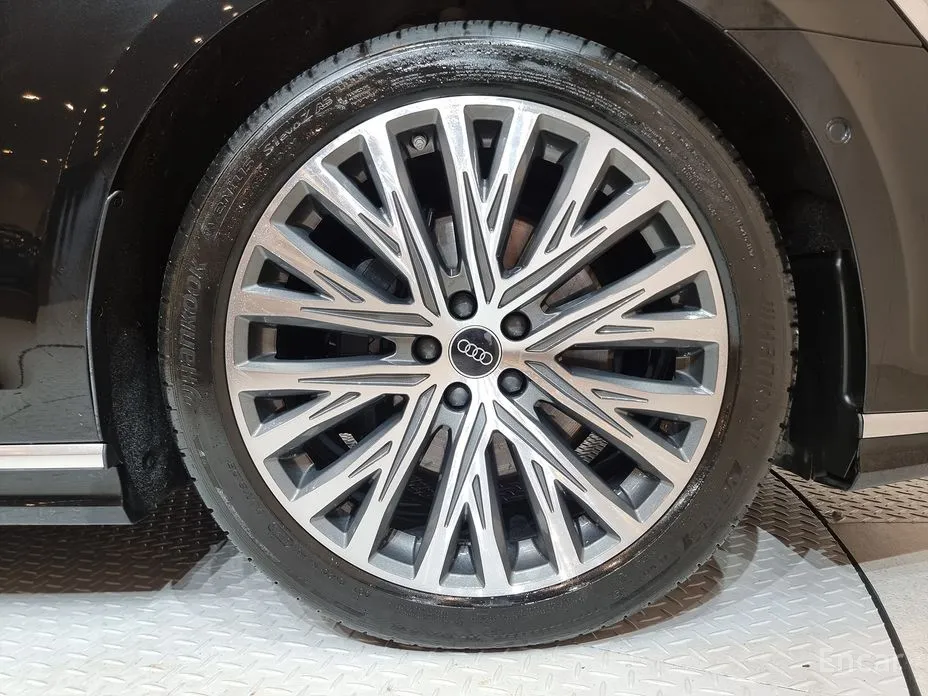 Фото 5 - Audi A8