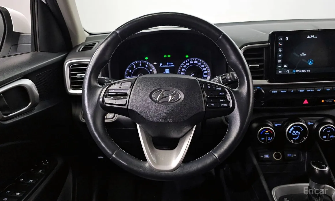 Фото 14 - Hyundai Venue