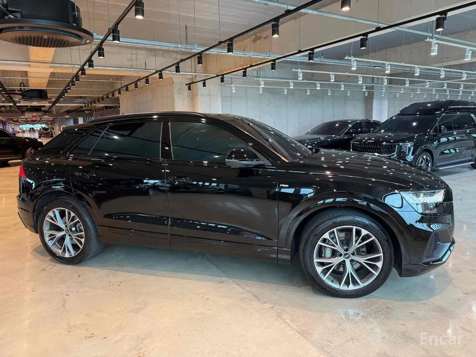 Фото 4 - Audi Q8