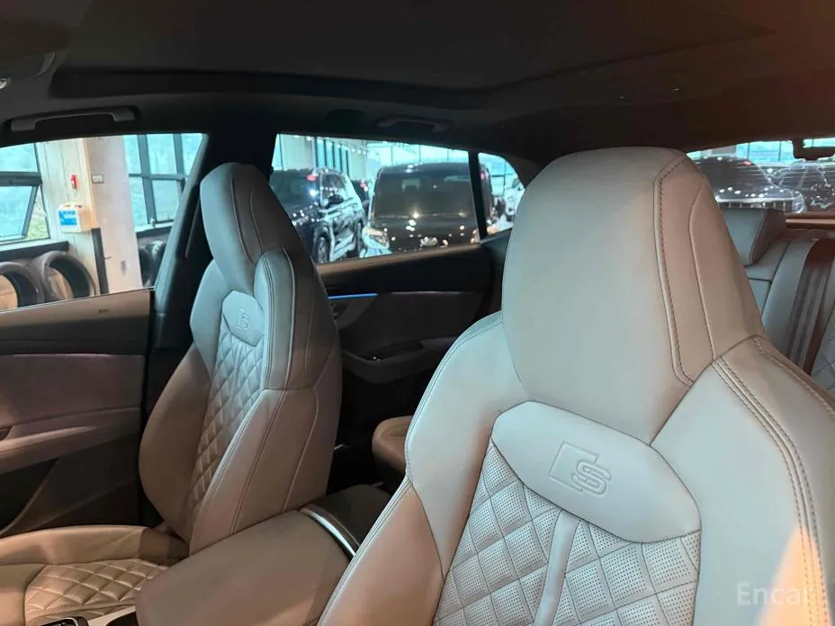 Фото 6 - Audi Q8