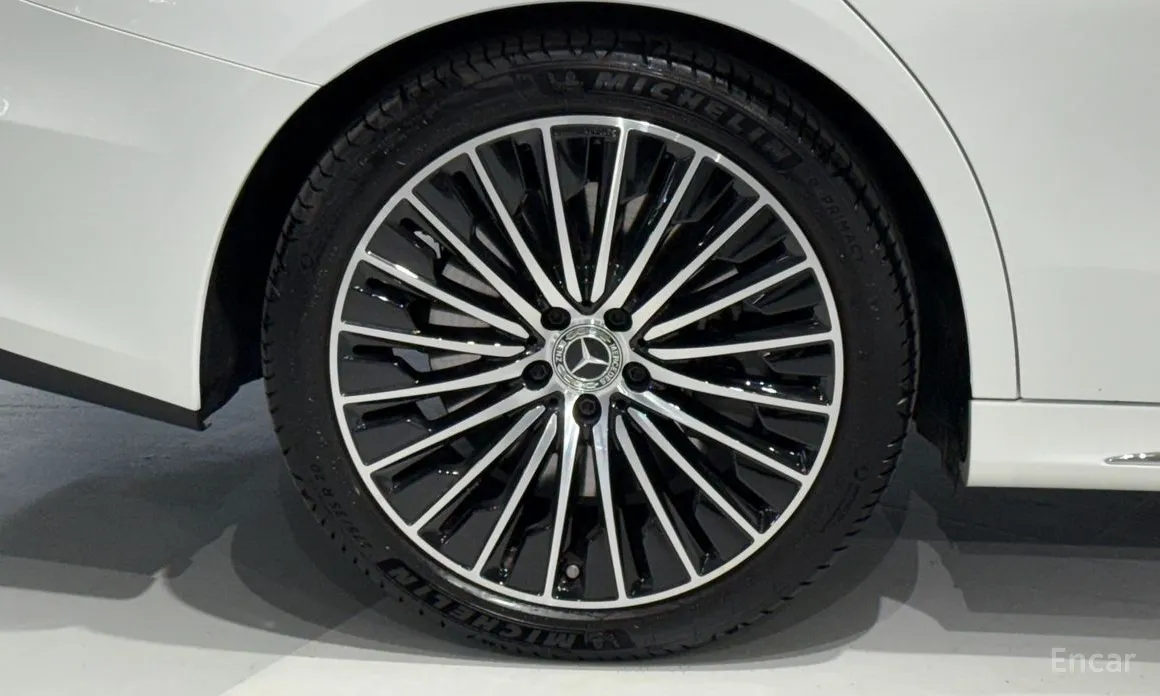 Фото 20 - Mercedes-Benz E-Class