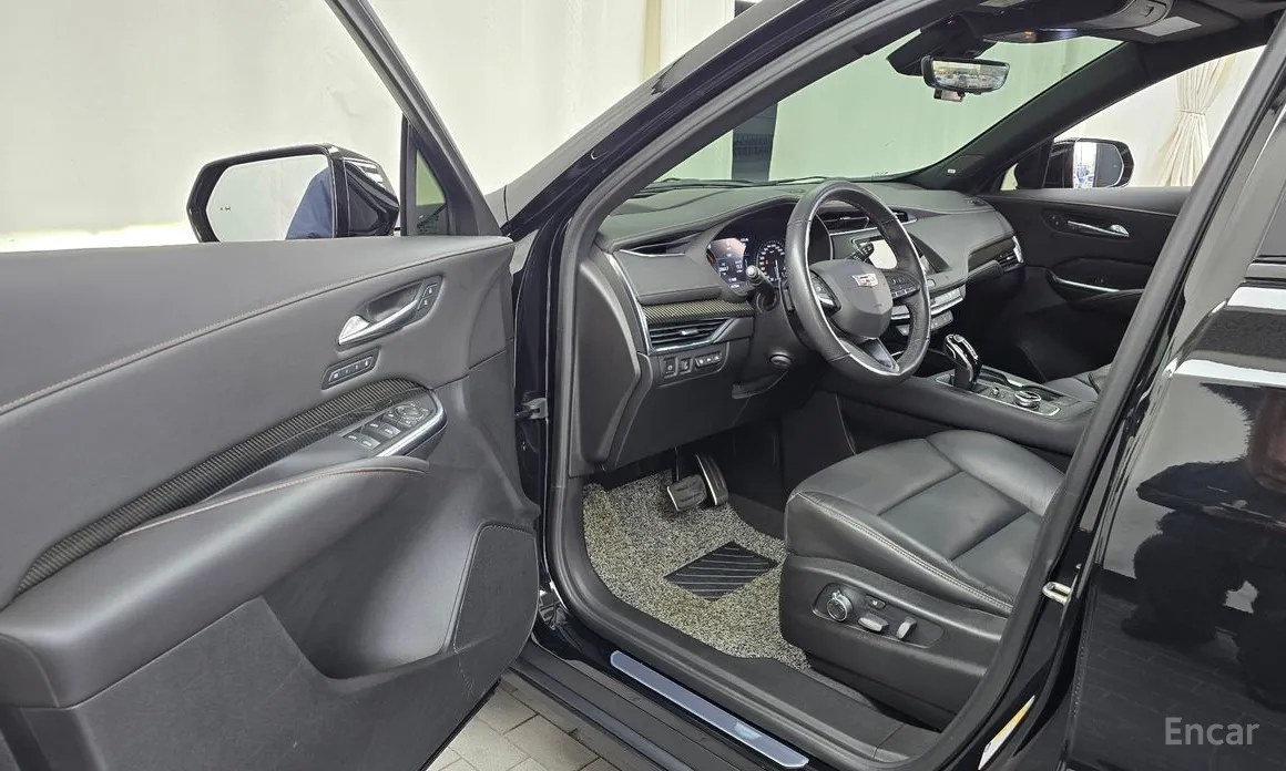 Фото 10 - Cadillac XT4