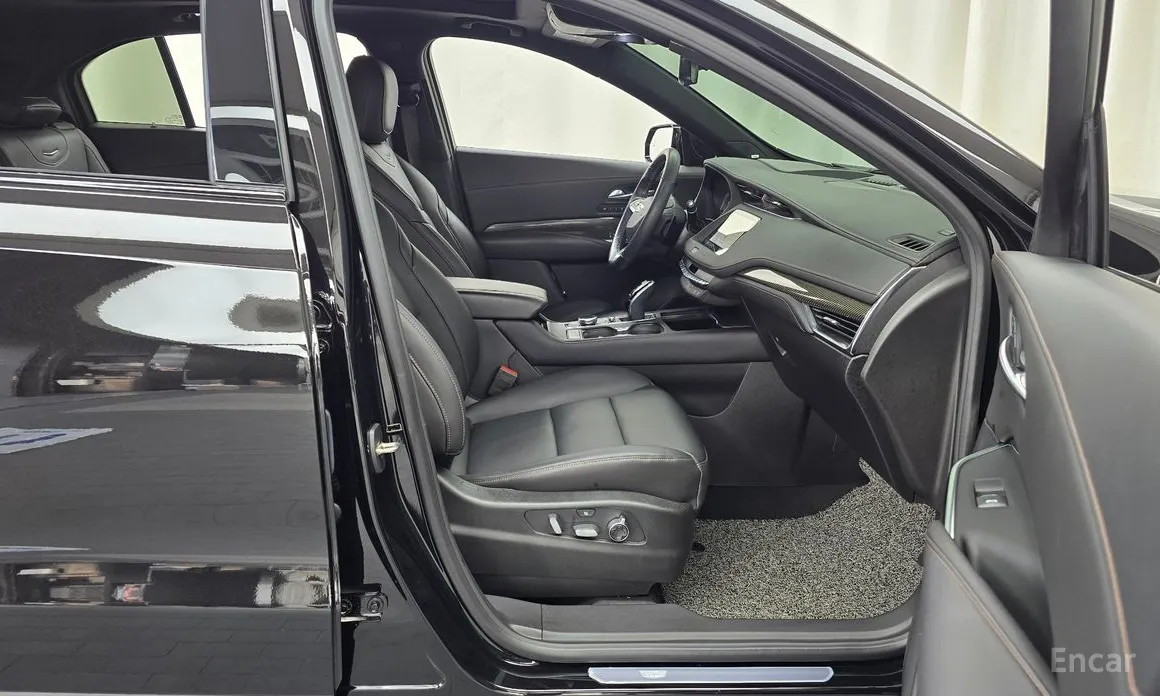 Фото 11 - Cadillac XT4