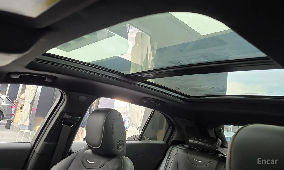 Фото 18 - Cadillac XT4