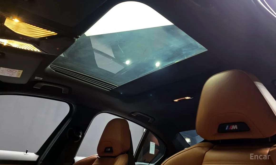 Photo 18 - BMW 3 Series