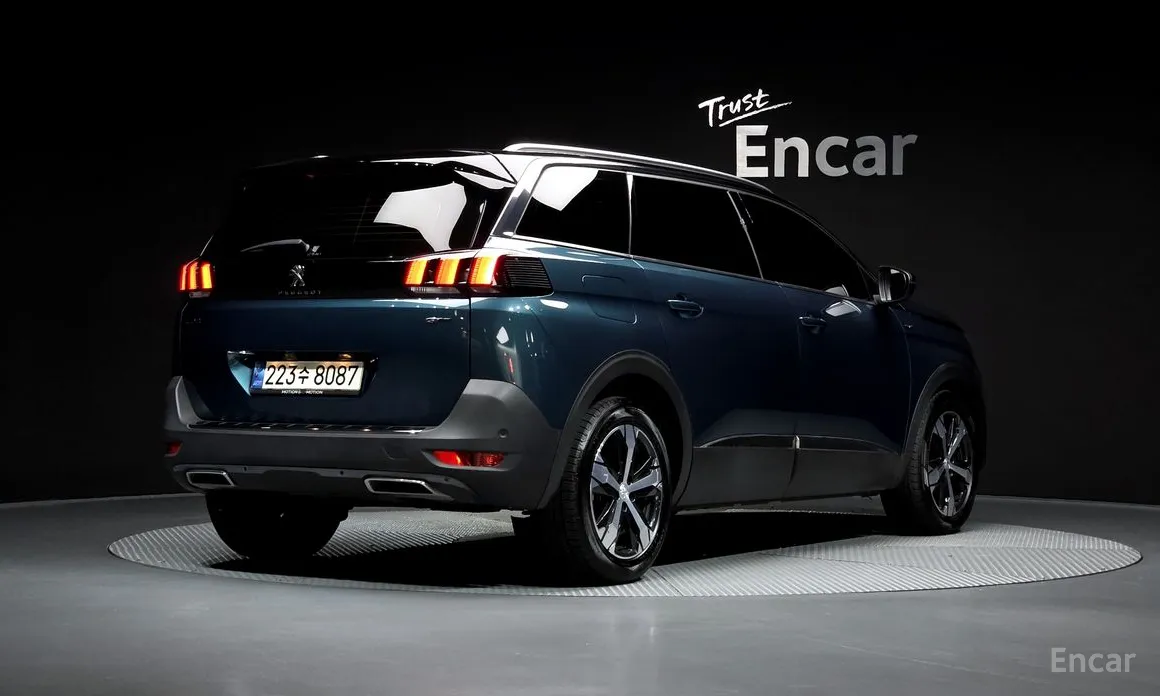 Фото 2 - Peugeot 5008