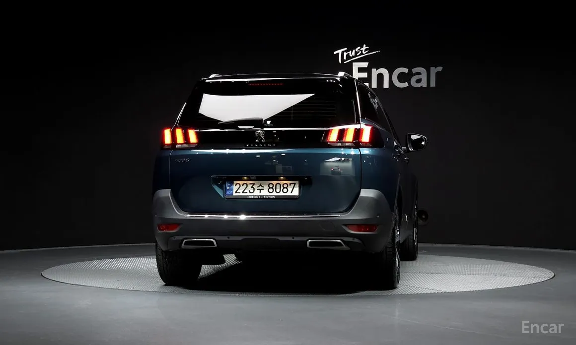 Фото 4 - Peugeot 5008