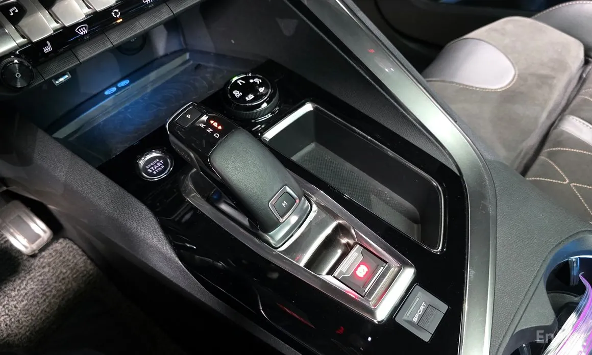 Фото 9 - Peugeot 5008