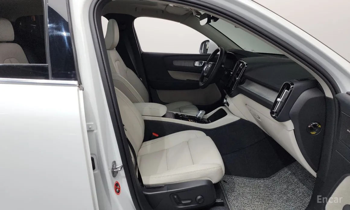 Фото 11 - Volvo XC40