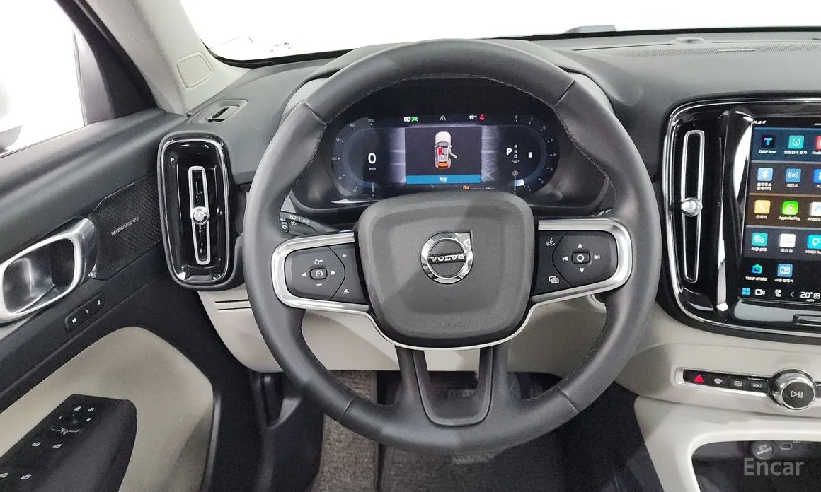 Фото 13 - Volvo XC40
