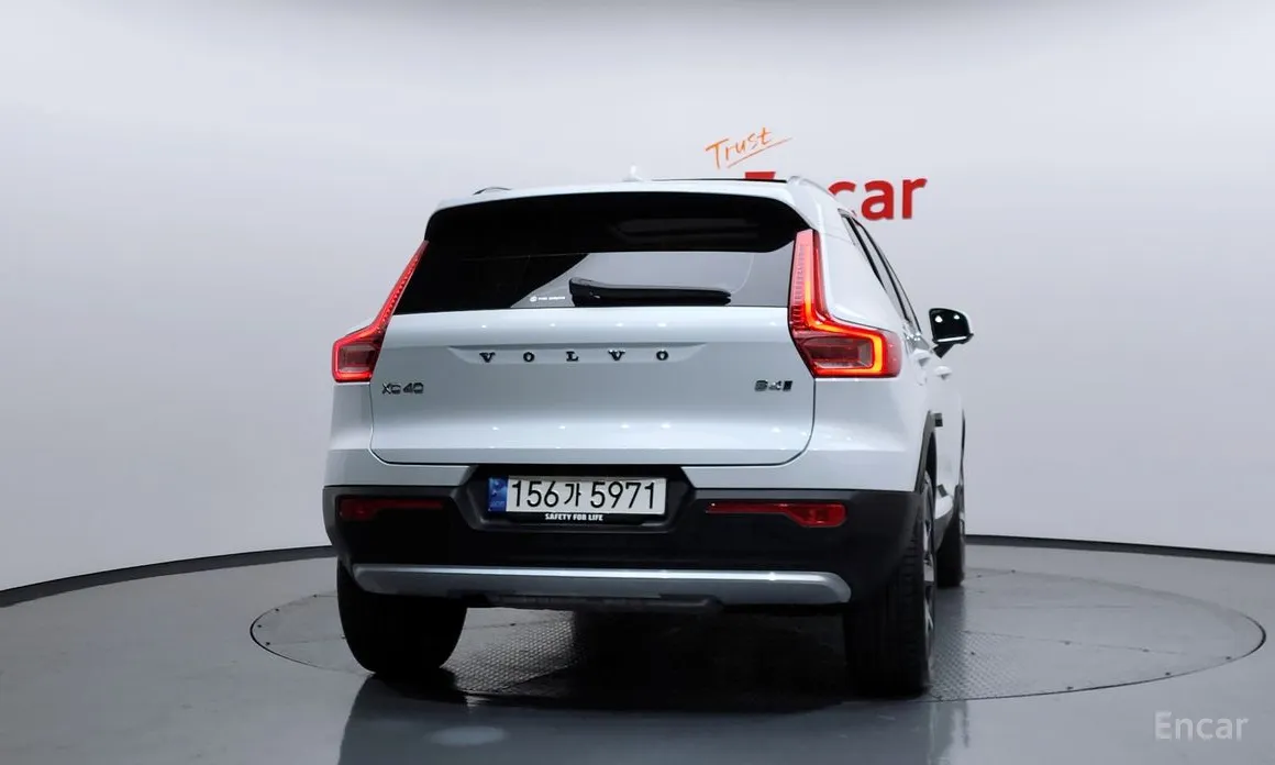 Фото 4 - Volvo XC40