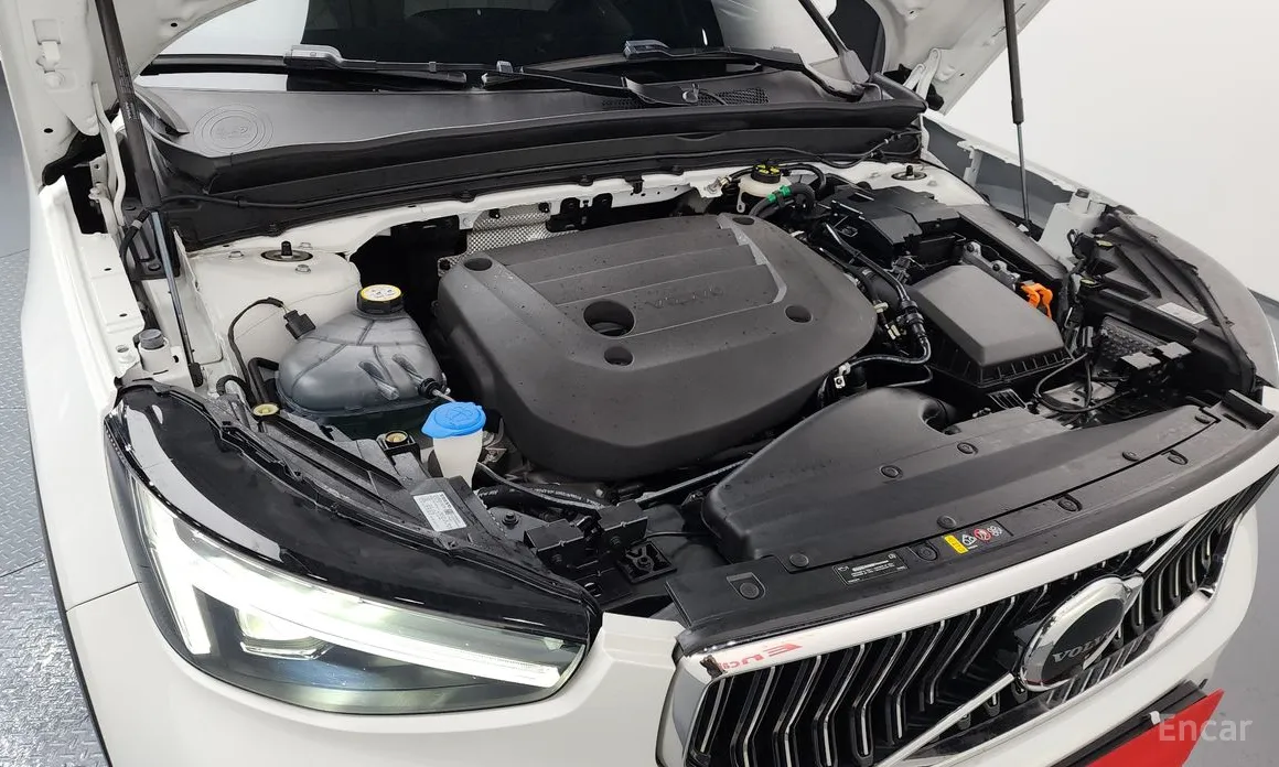 Фото 6 - Volvo XC40