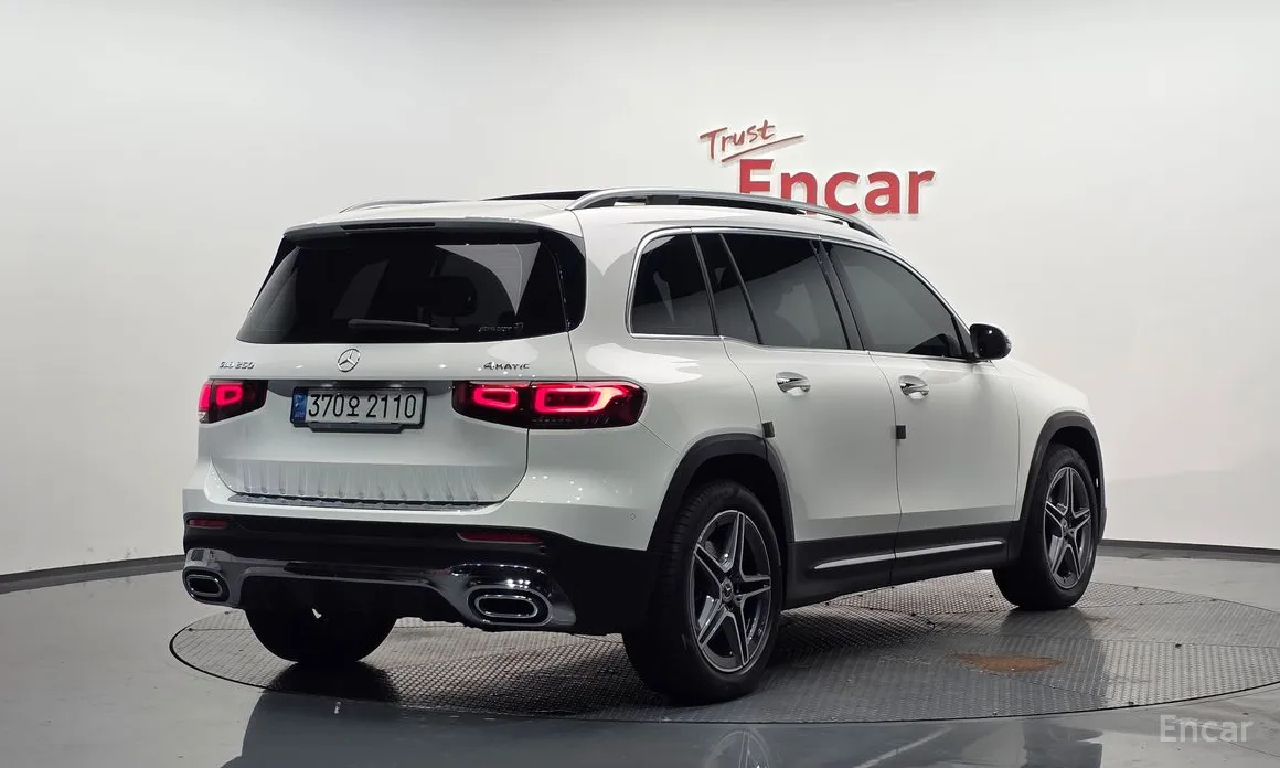 Фото 2 - Mercedes-Benz GLB-Class