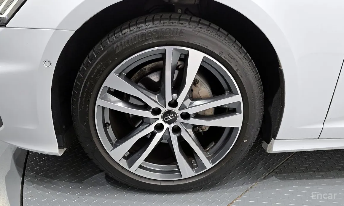 Фото 5 - Audi A6