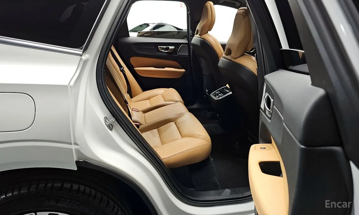 Фото 12 - Volvo XC60