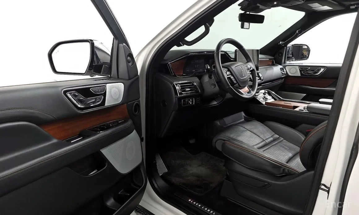Фото 10 - Lincoln Navigator