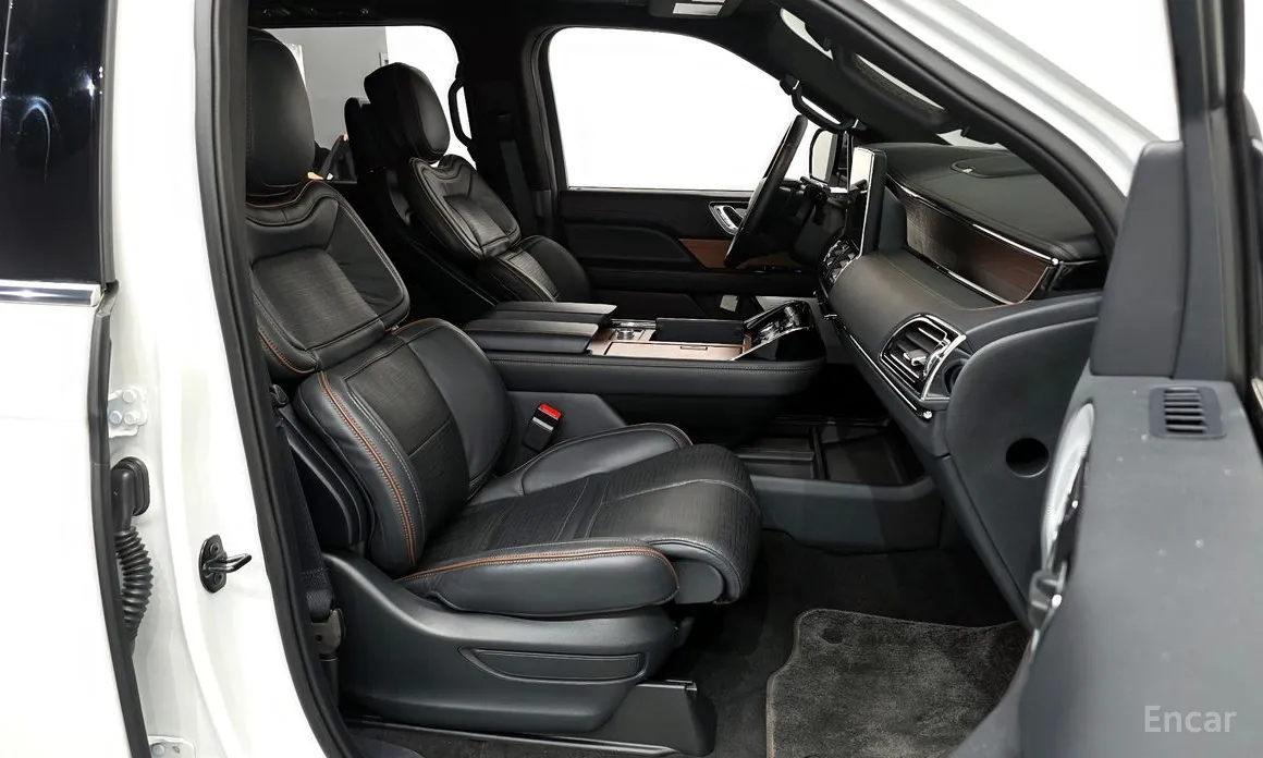 Фото 11 - Lincoln Navigator