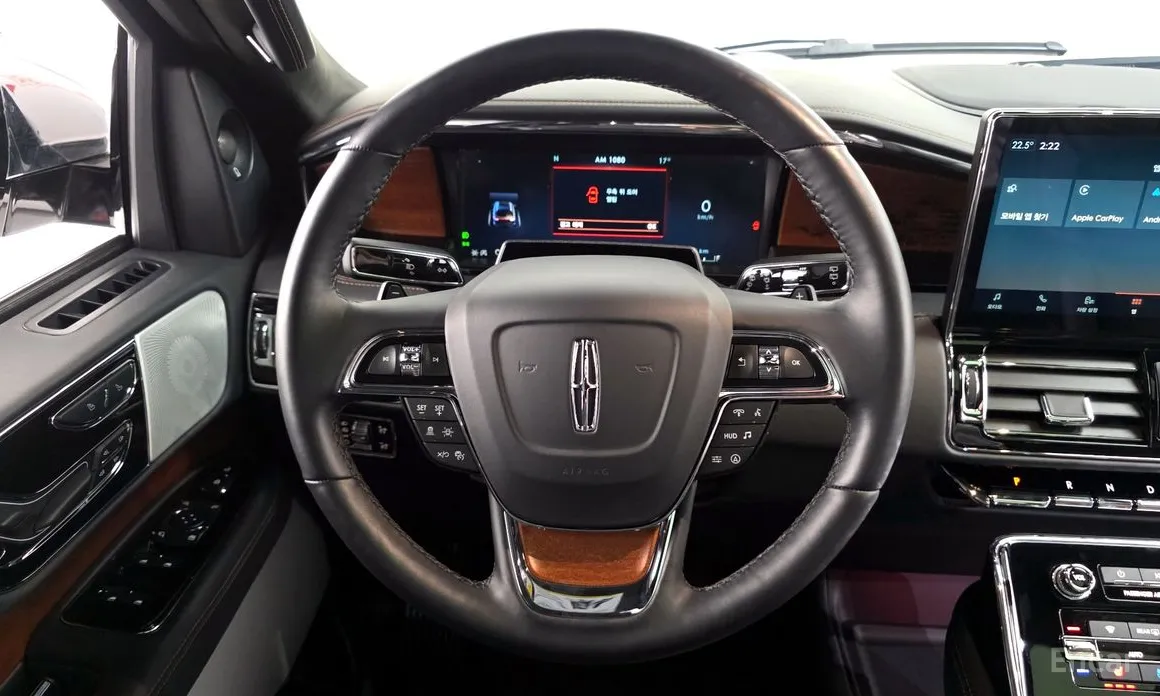 Фото 13 - Lincoln Navigator