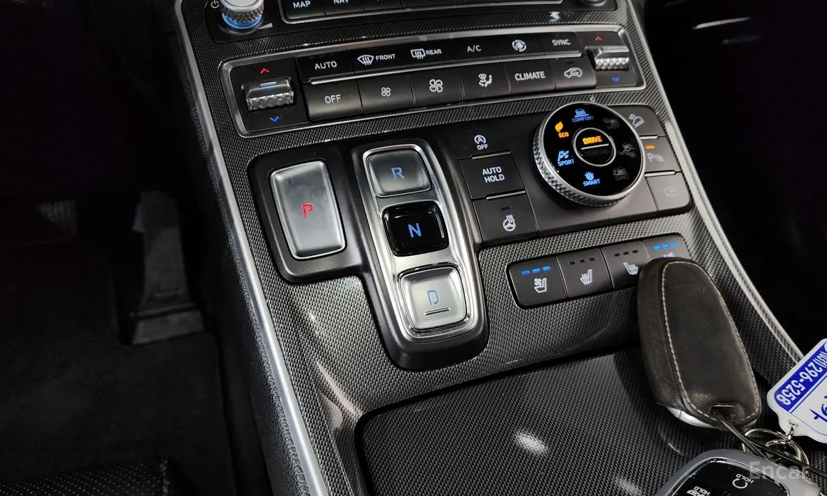 Фото 9 - Hyundai Santa Fe