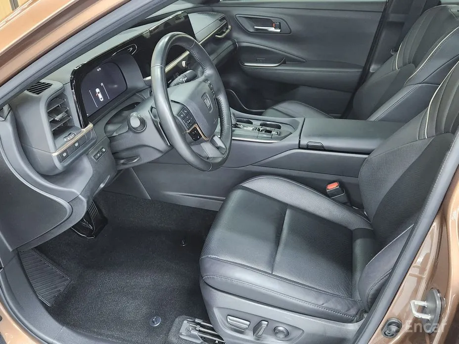 Фото 10 - Toyota Crown