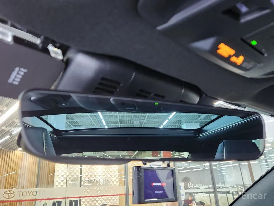 Фото 16 - Toyota Crown