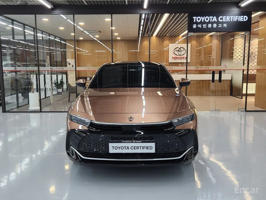 Фото 3 - Toyota Crown