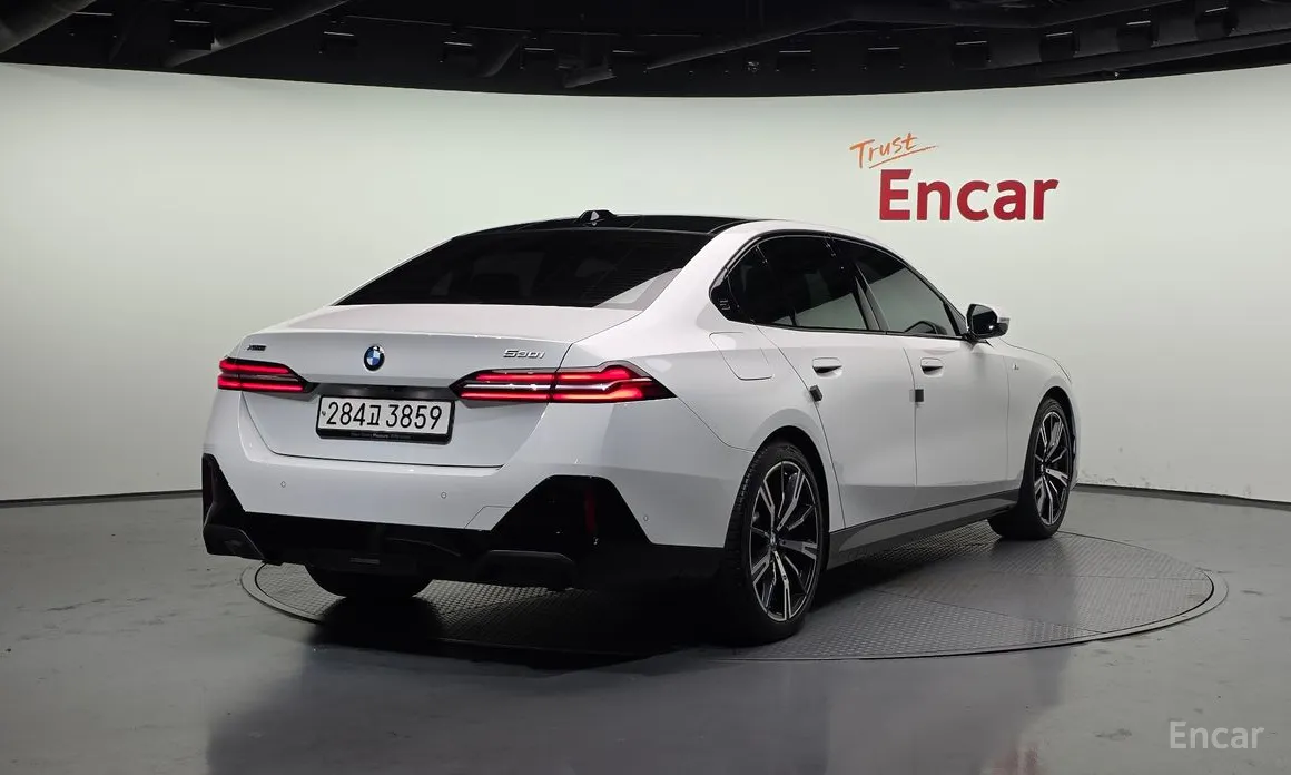 Фото 2 - BMW 5 Series