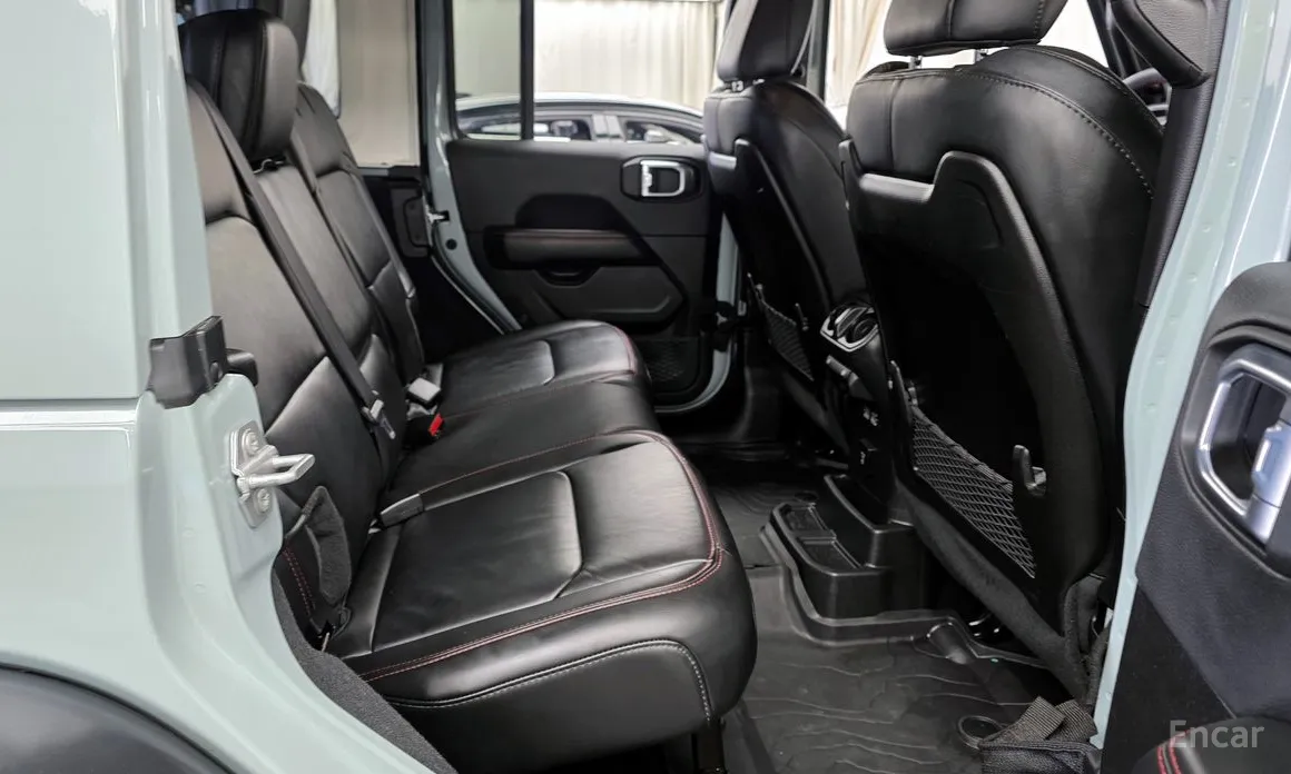 Фото 12 - Jeep Wrangler