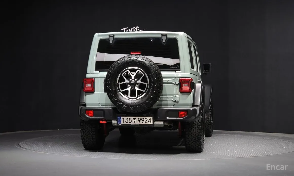 Фото 4 - Jeep Wrangler