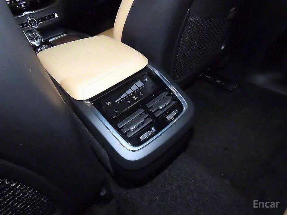 Фото 15 - Volvo XC60