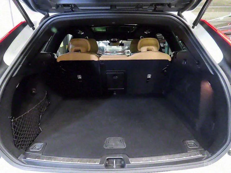 Фото 17 - Volvo XC60