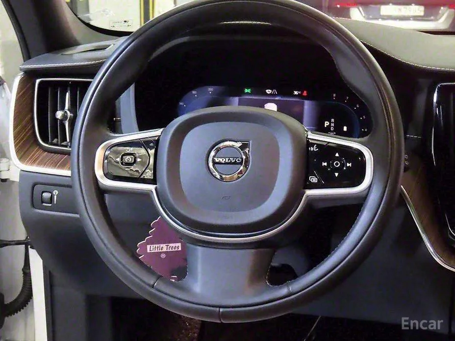 Фото 8 - Volvo XC60