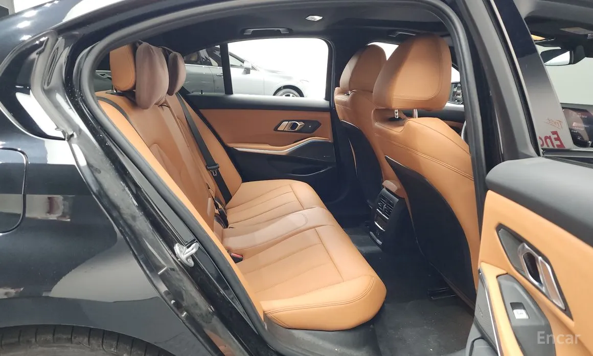 Photo 12 - BMW 3 Series