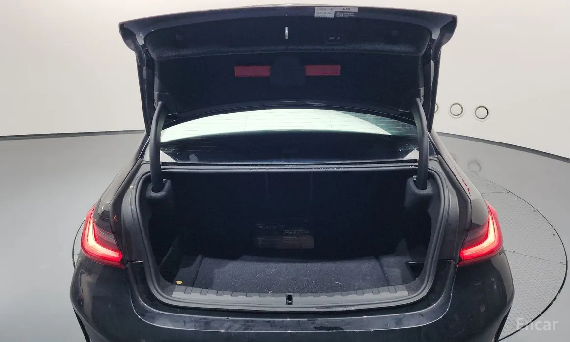 Photo 20 - BMW 3 Series