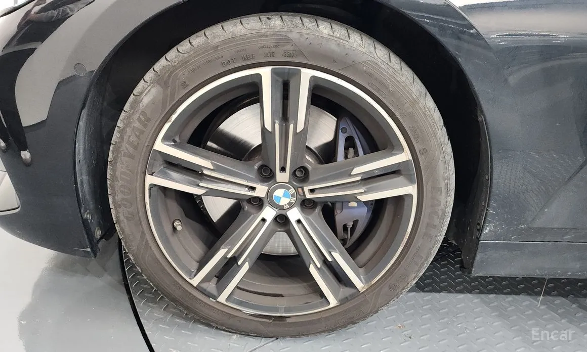 Photo 5 - BMW 3 Series