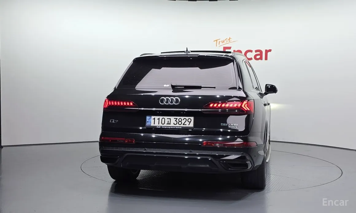 Фото 4 - Audi Q7