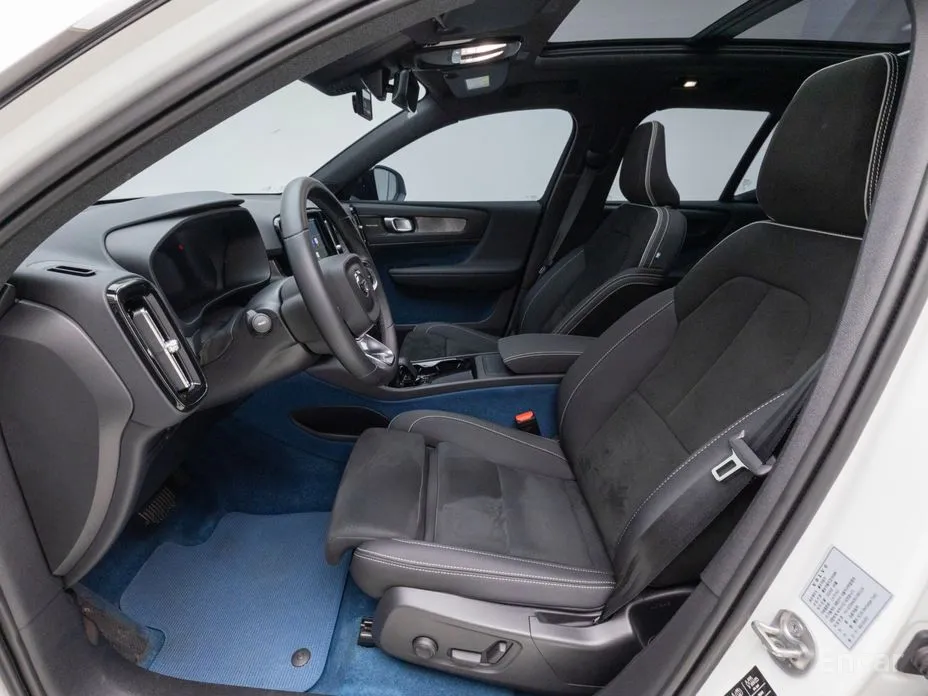 Фото 10 - Volvo XC40